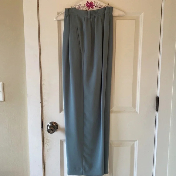 Regina Porter green shirt pant set size 6 V neck button-down shirt elastic waist - Picture 4 of 9